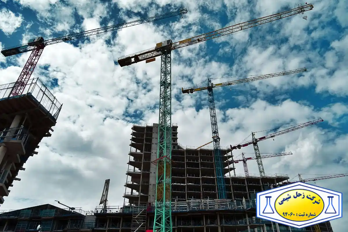نقش کلرید کلسیم در صنایع ساخت‌وساز و کنترل گردوخاک